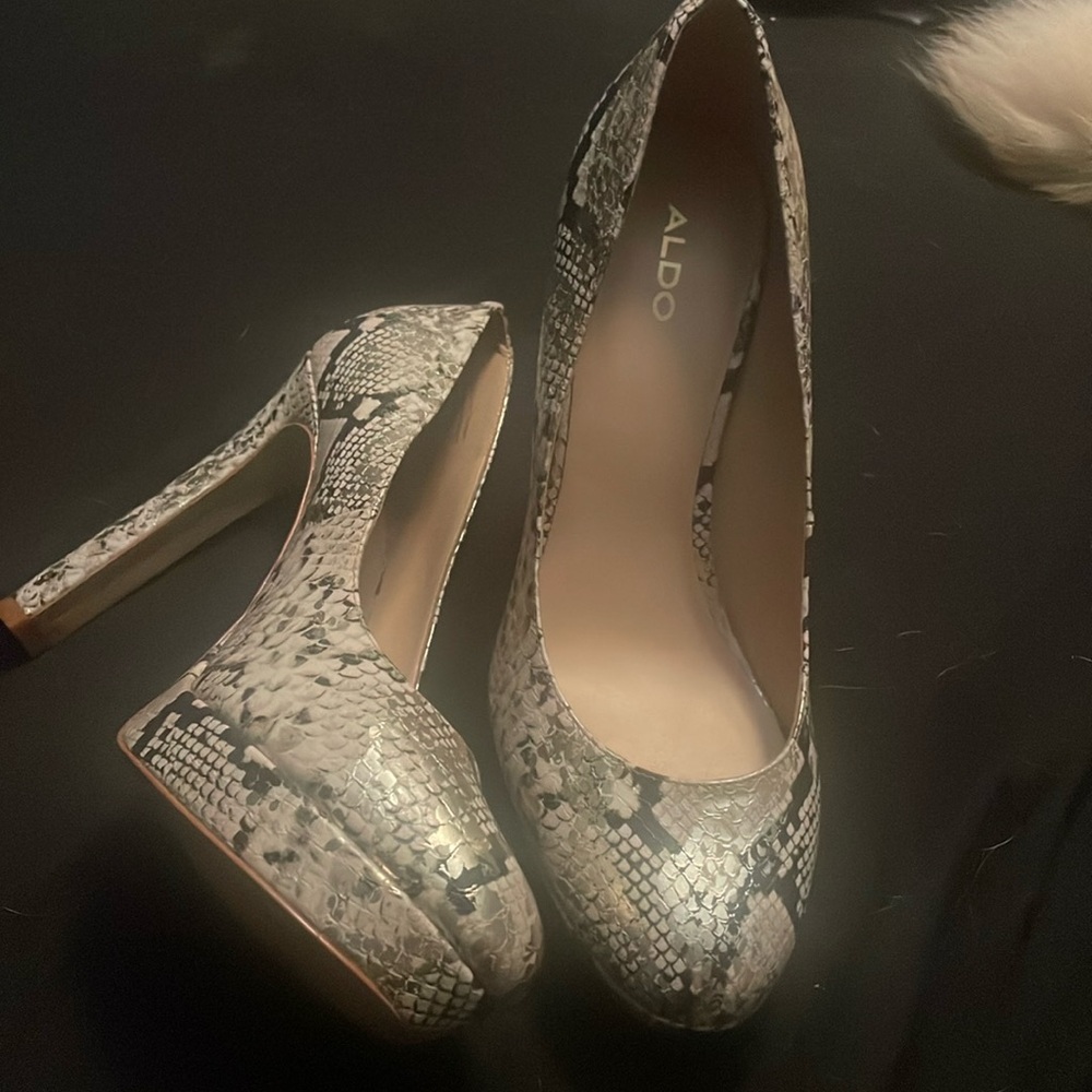 Snake print heals